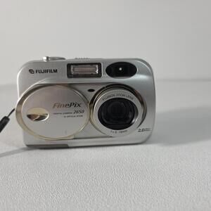 Fujifilm FinePix 2650 Compact Digital Camera 2.0MP 3x Optical Zoom Silver